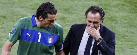 中超：上海海港4-0大胜深圳队（中超：上海海港4比0横扫深圳队）