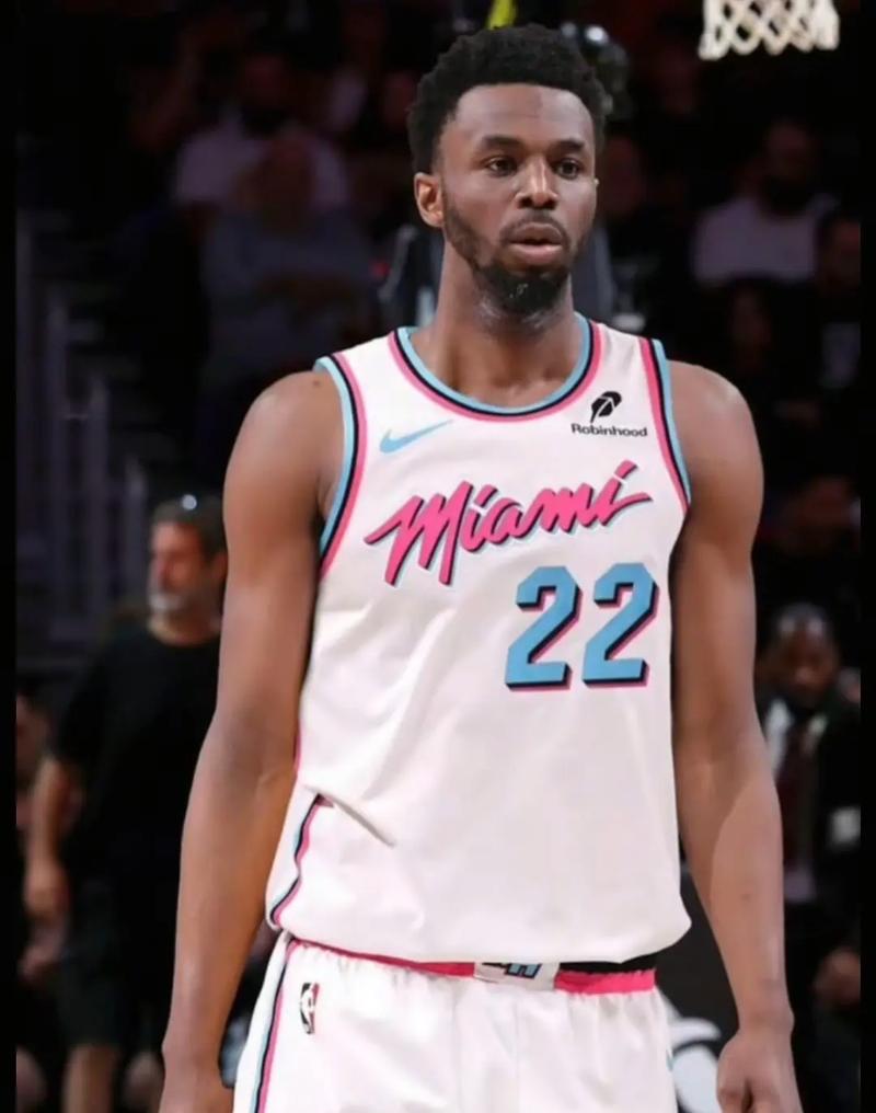 投票调查：大巴黎支持率66% 皇马不败受捧（投票显示：66%支持大巴黎，皇马不败更受看好）