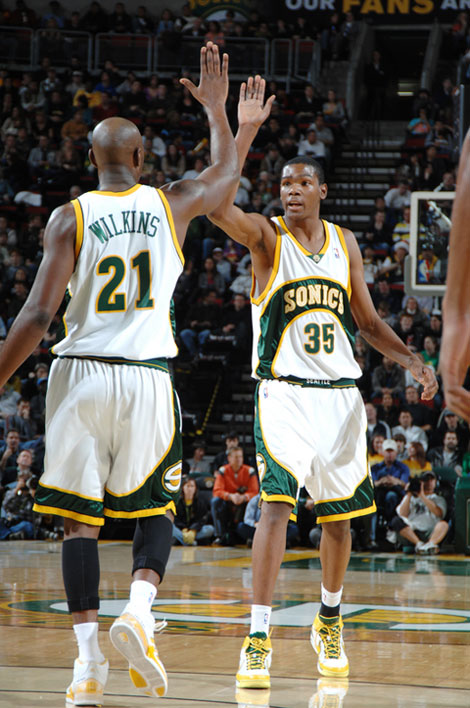 伊劳拉：相信球队本场比赛能状态反弹，期待与切尔西较量（伊劳拉：有信心本场回暖，盼与切尔西过招）