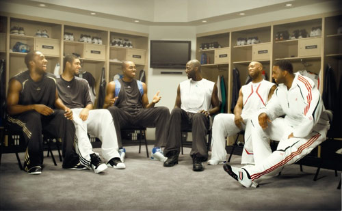 官方：传奇主帅希斯菲尔德等三人入选德国足球名人堂（德足名人堂再添新成员：希斯菲尔德等三人获官方入选）