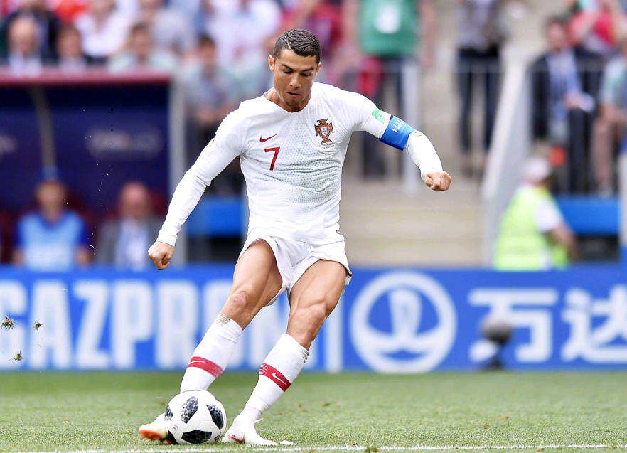 记者：加拉塔萨雷希望免费租借萨拉赫，合同半年800万欧（报道：加拉塔萨雷拟零租金租借萨拉赫，半年合约800万欧元）