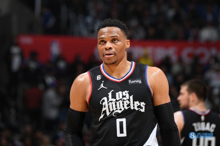 太犀利！看当年和中国男篮对阵时的闪电侠韦德（锋芒毕露！重温韦德当年对阵中国男篮的闪电表现）