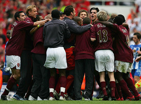 英超积分榜更新：曼城榜首压力加大,（英超积分新态势：曼城榜首压力升级）