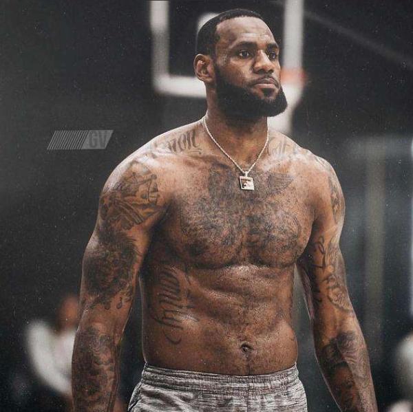 U22国足战韩国首发与负越南相比仅更换门将，王博豪继续出任中锋（U22国足对阵韩国首发仅门将变动，王博豪仍担任中锋）