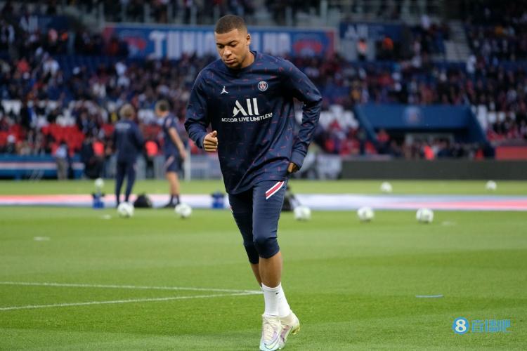 德天空：拜仁引进费耶诺德右后卫里德的谈判正在取得进展（德天空：拜仁引进费耶诺德右后卫里德的转会谈判正稳步推进）