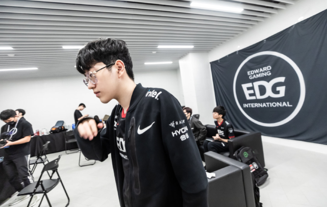 忽在最后时 忽在最后时